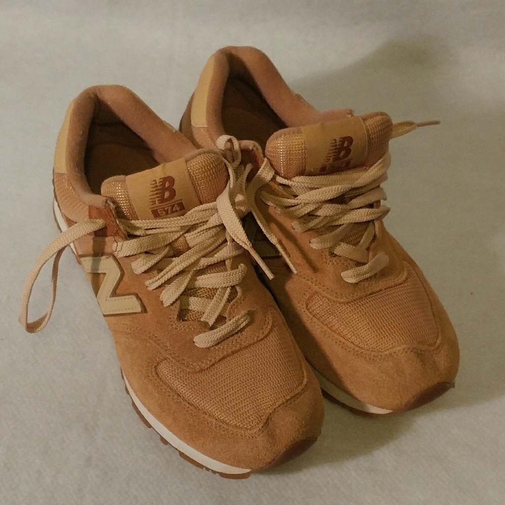 Women's size 8 New Balance 574 great to refurbish